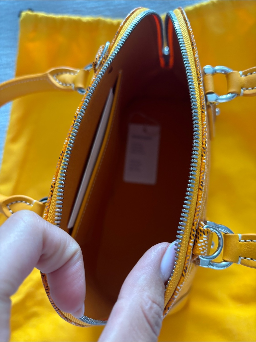 Goyard Yellow Signature Handbag - Picture 4 of 4